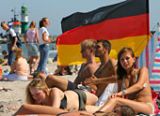 Deutschland Begeisterung Warnemünde Strand dpa 